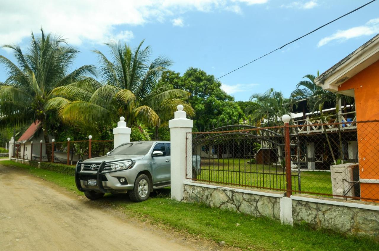 Chalet Castillo Villa El Estor Exterior photo